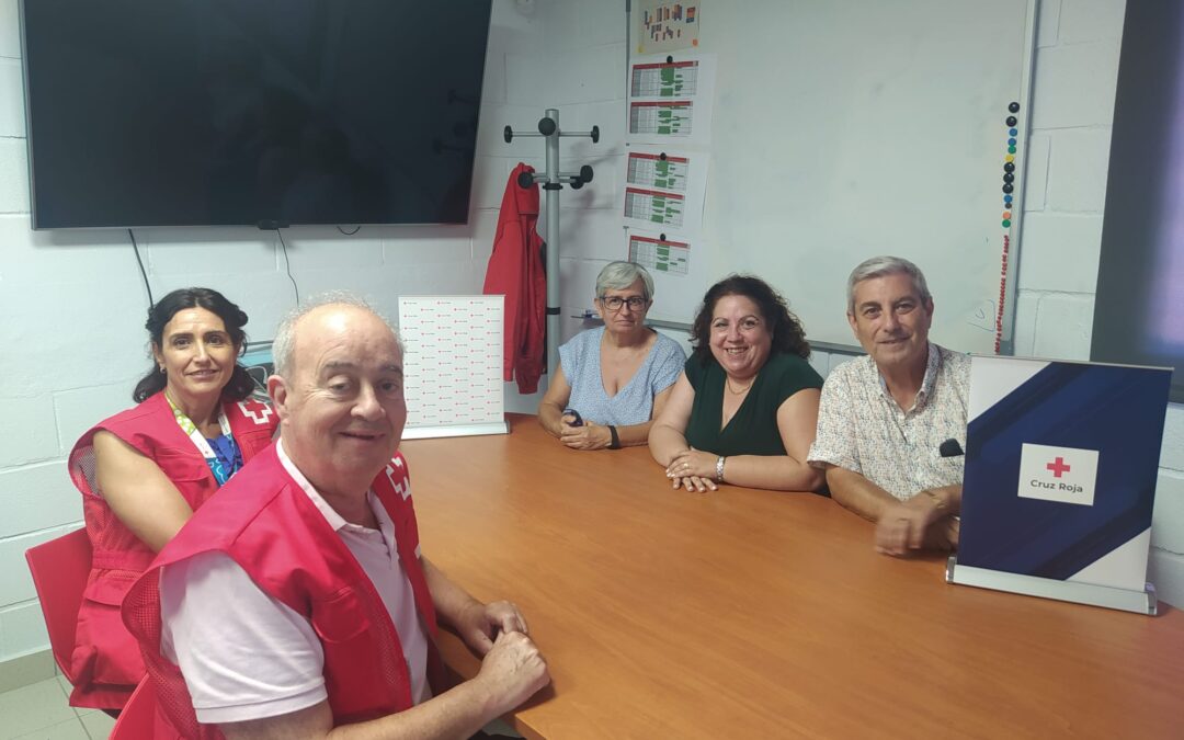 Encuentro con Cruz Roja para colaborar en proyectos en los barrios de la ciudad